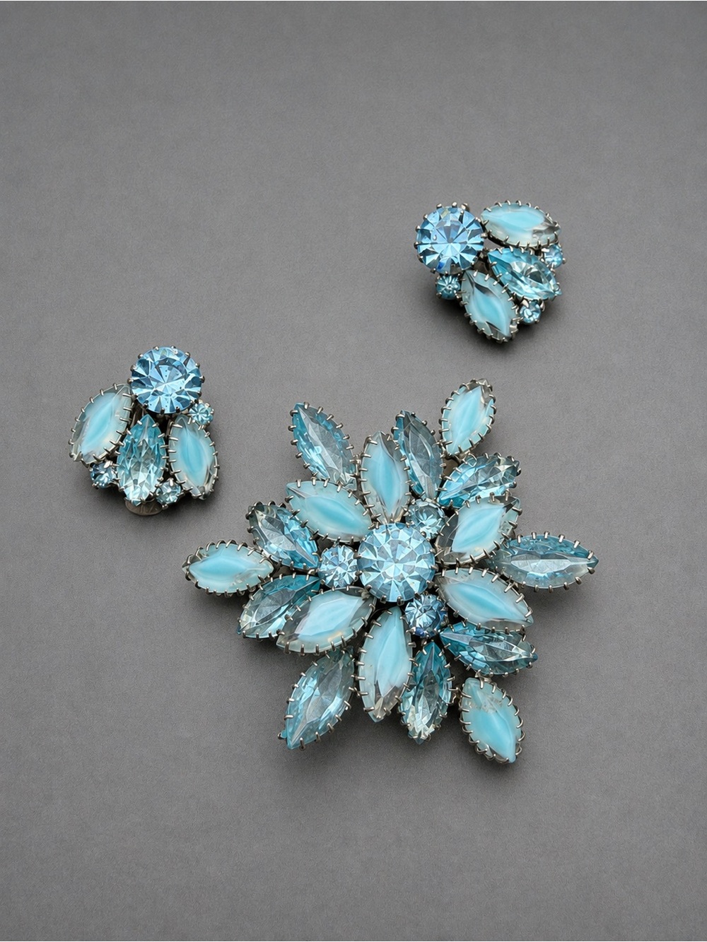 Vintage Art Glass Sawtooth  Brooch and Clip earrings #93set